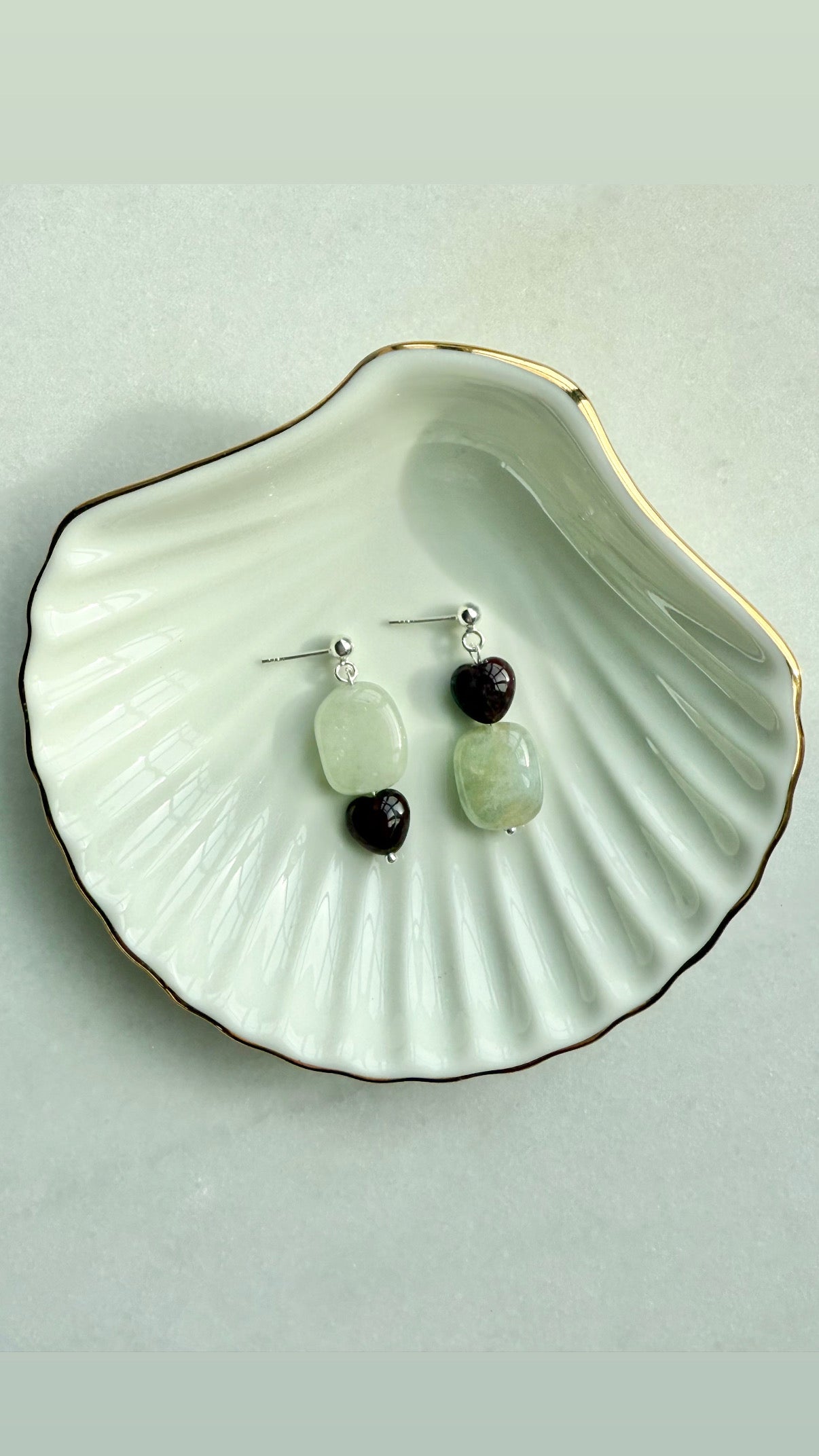 Boucles d'oreilles pendantes en argent et perles Biwa