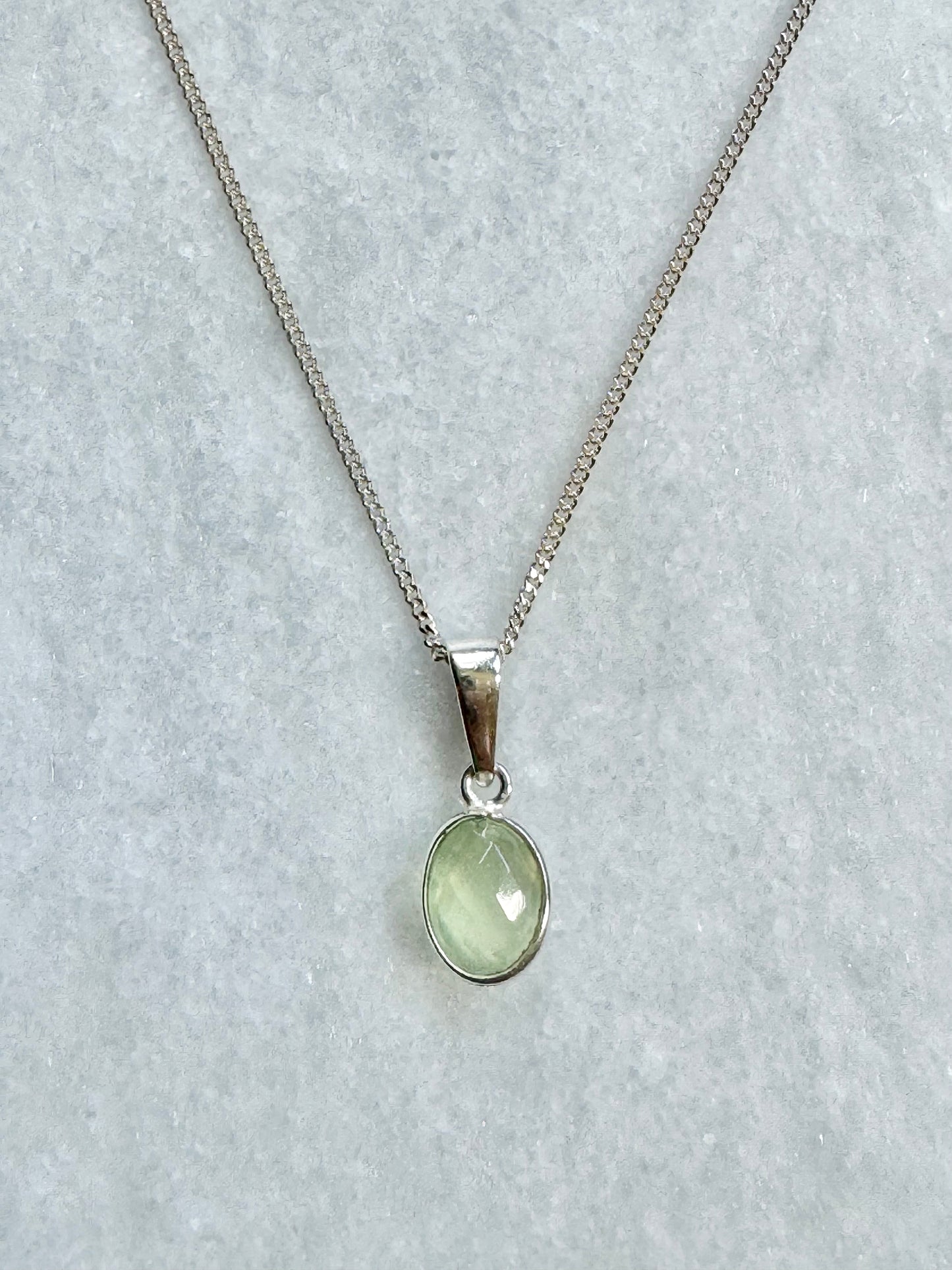 Pendentif en argent Prehnite délicat