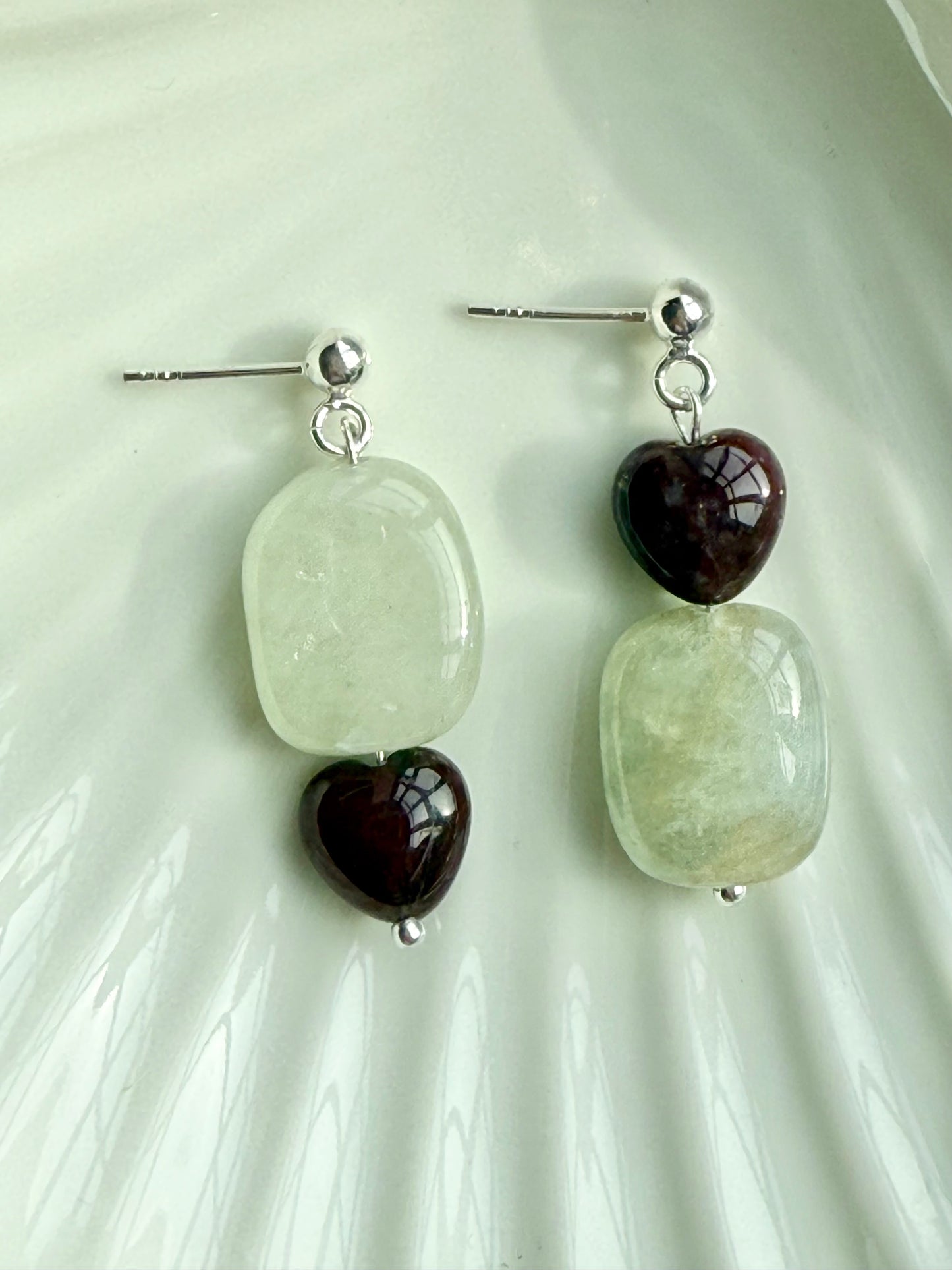 Boucles d'oreilles pendantes en argent et perles Biwa