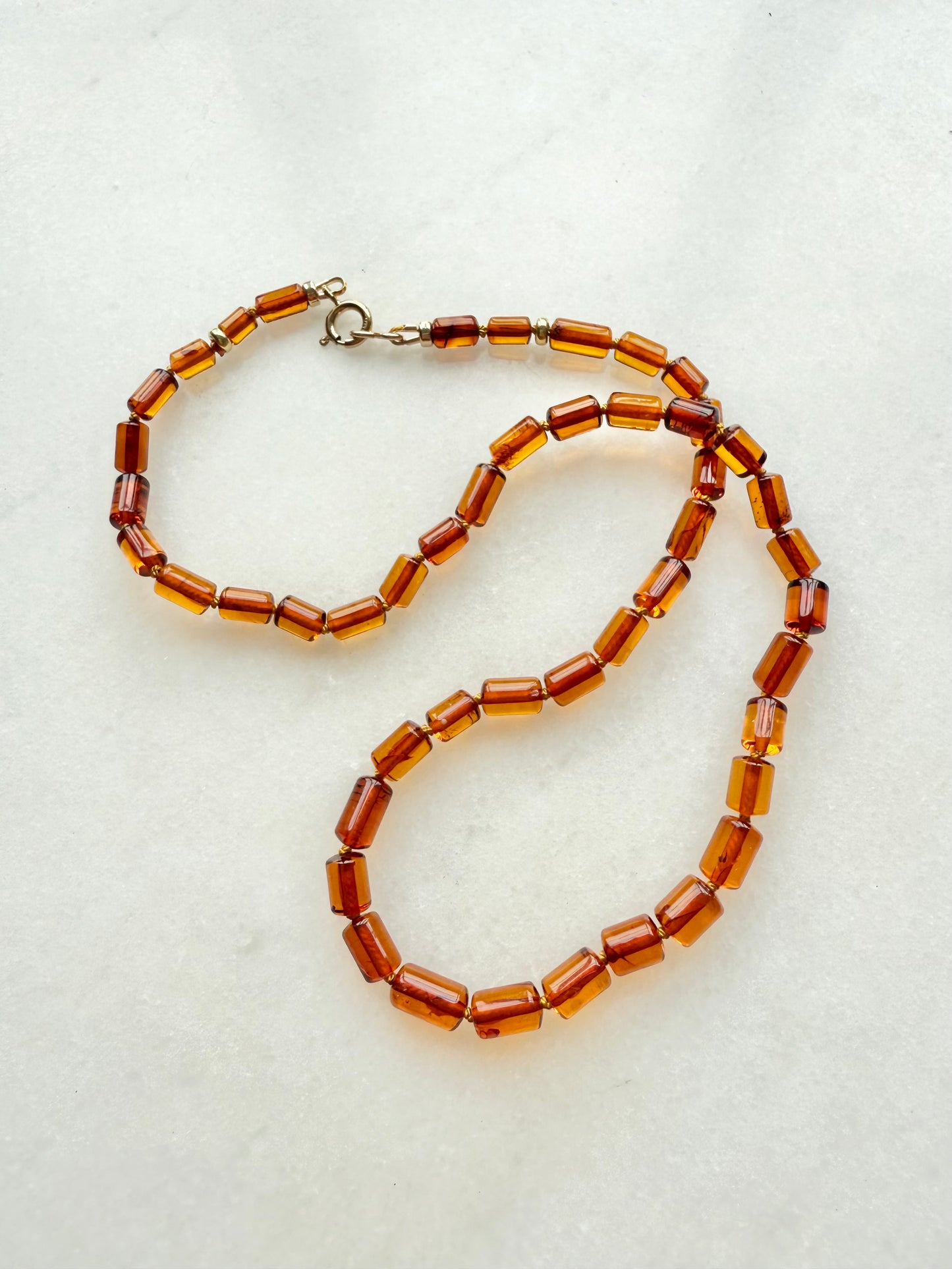 Klobige Citrin-Seidenkette mit Knoten