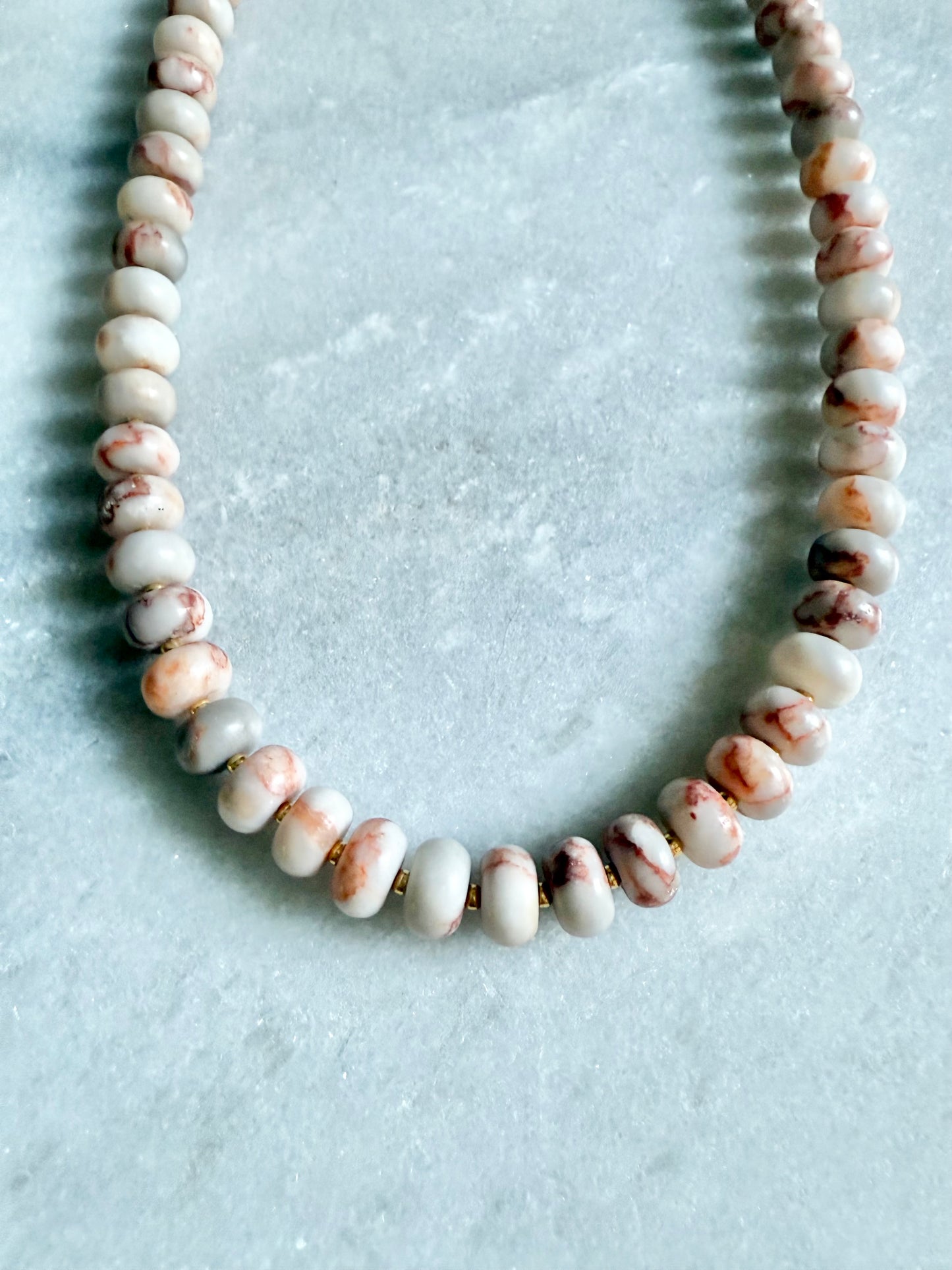 Collier de perles rondelles d’agate mousse