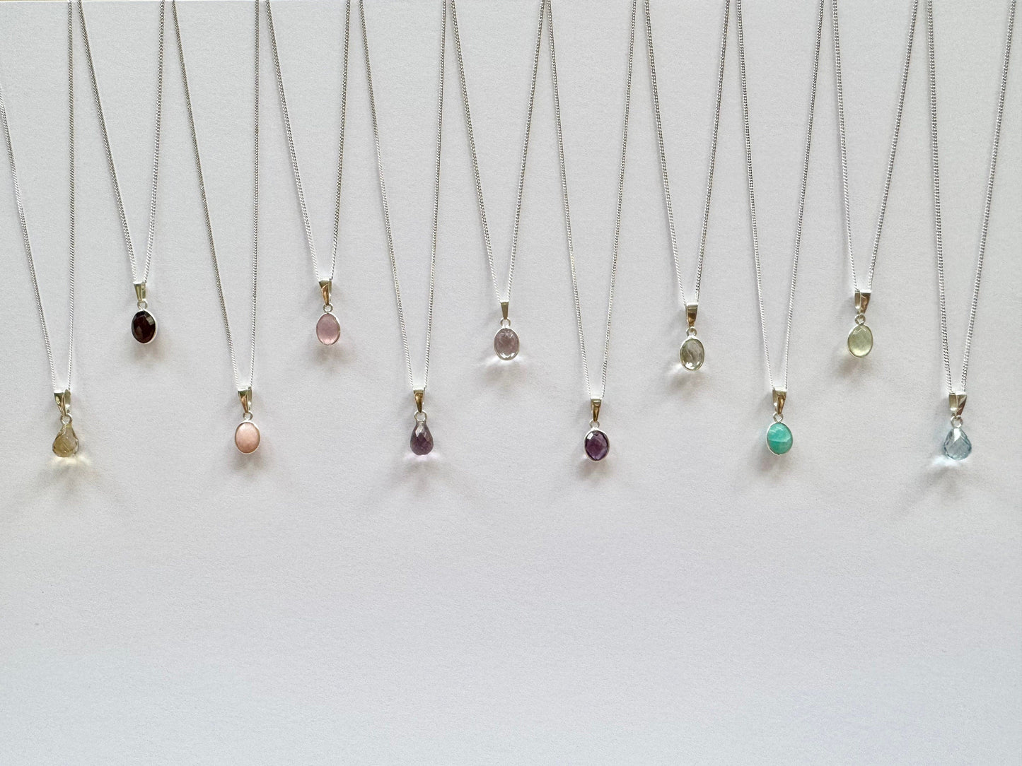 Pendentif délicat en argent et quartz rose