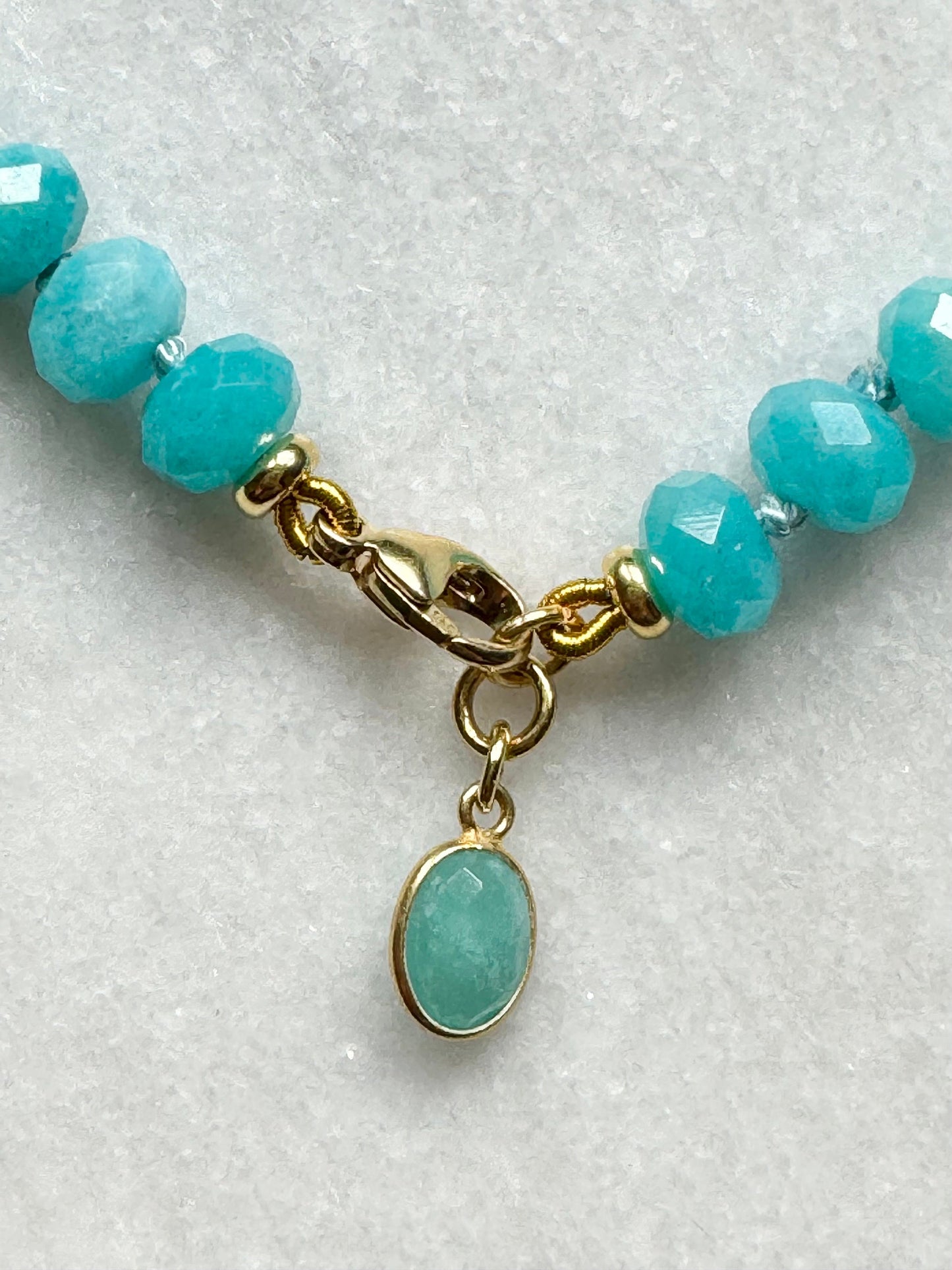 Collier noué en soie amazonite