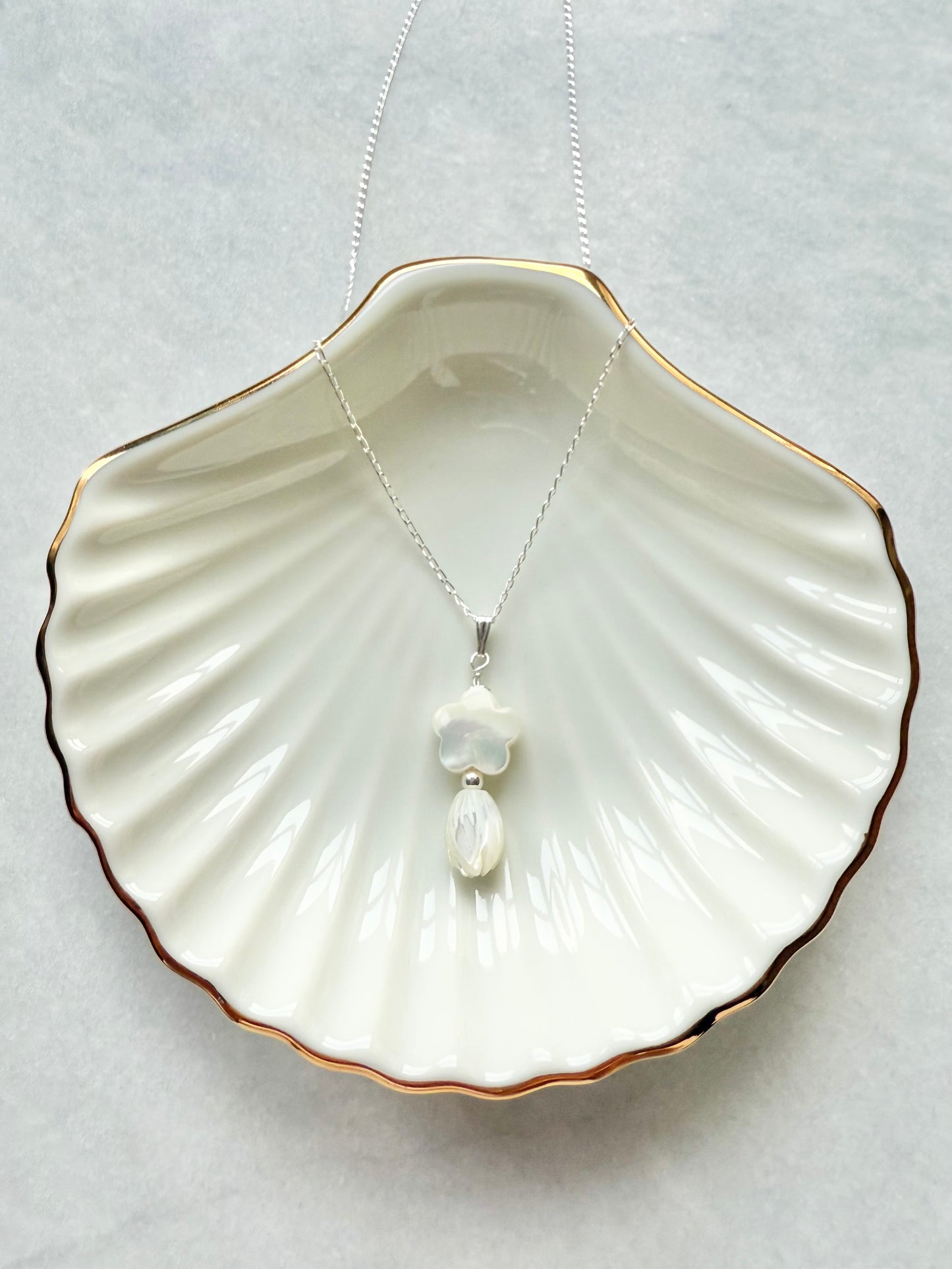 Mother of Pearl Silver Pendant Necklace