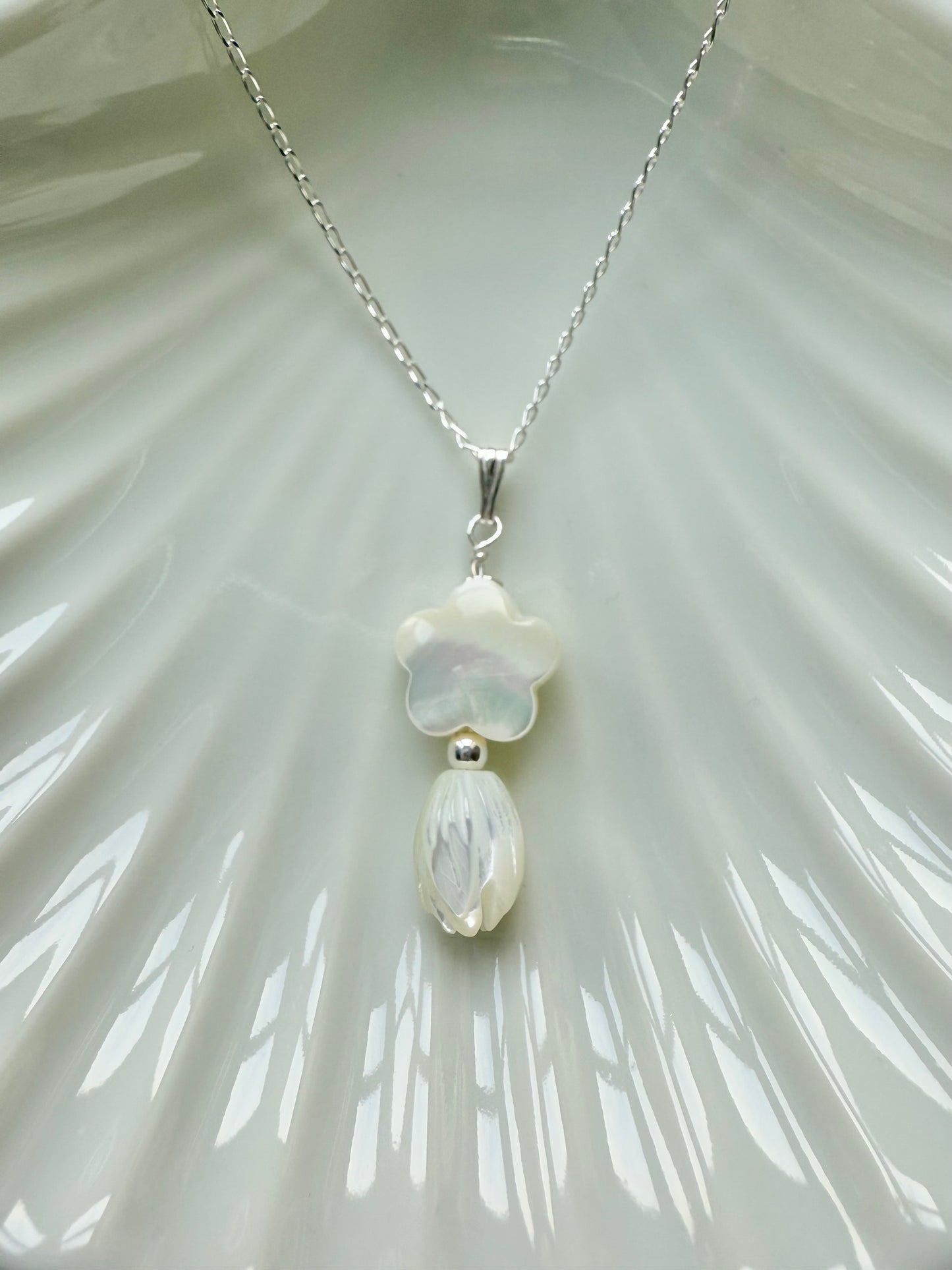 Mother of Pearl Silver Pendant Necklace