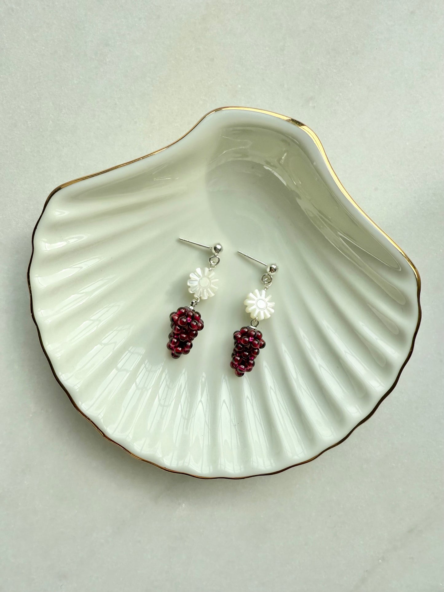 Boucles d'oreilles pendantes en argent et perles Biwa