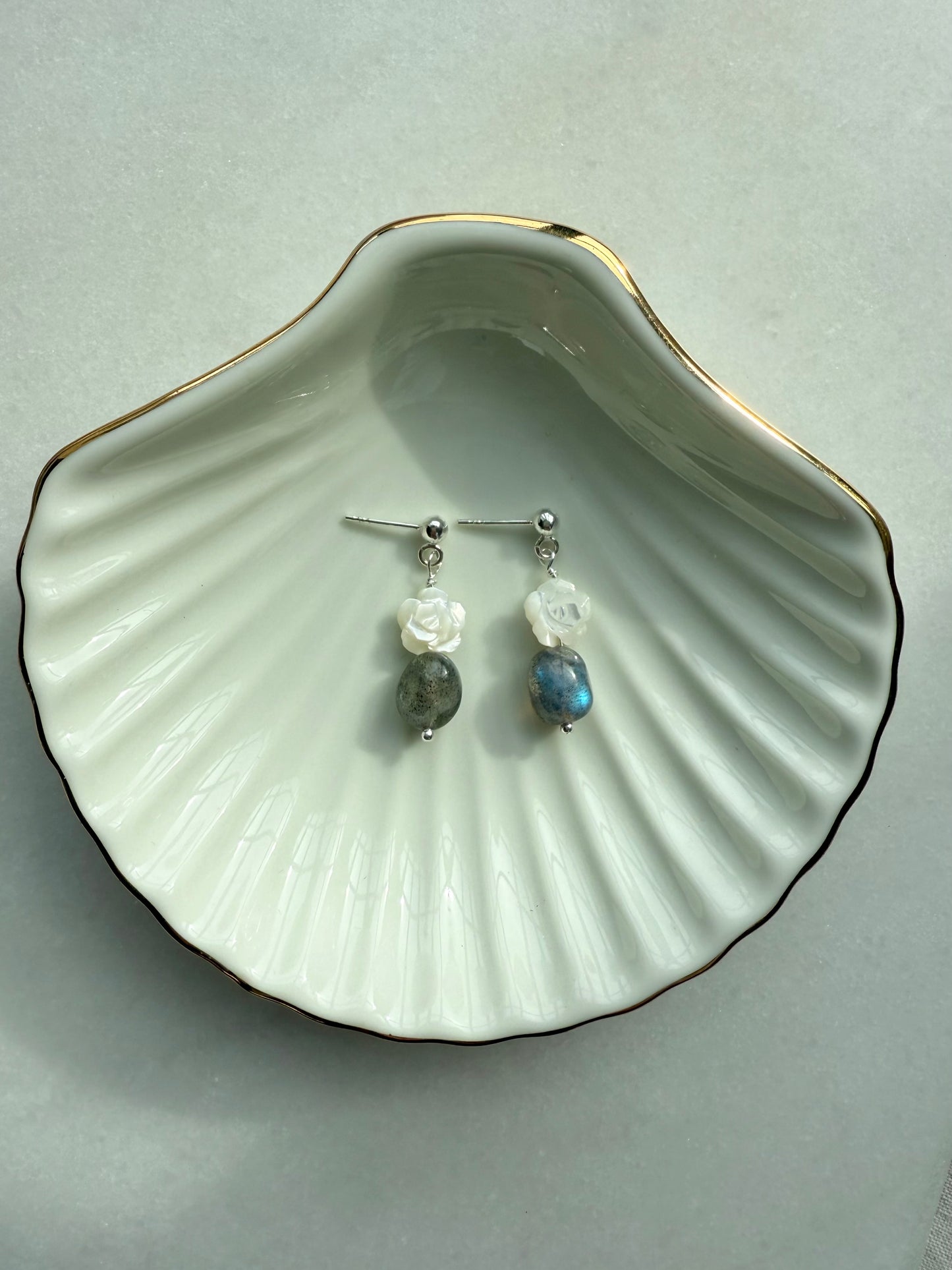 Boucles d'oreilles pendantes en argent et perles Biwa