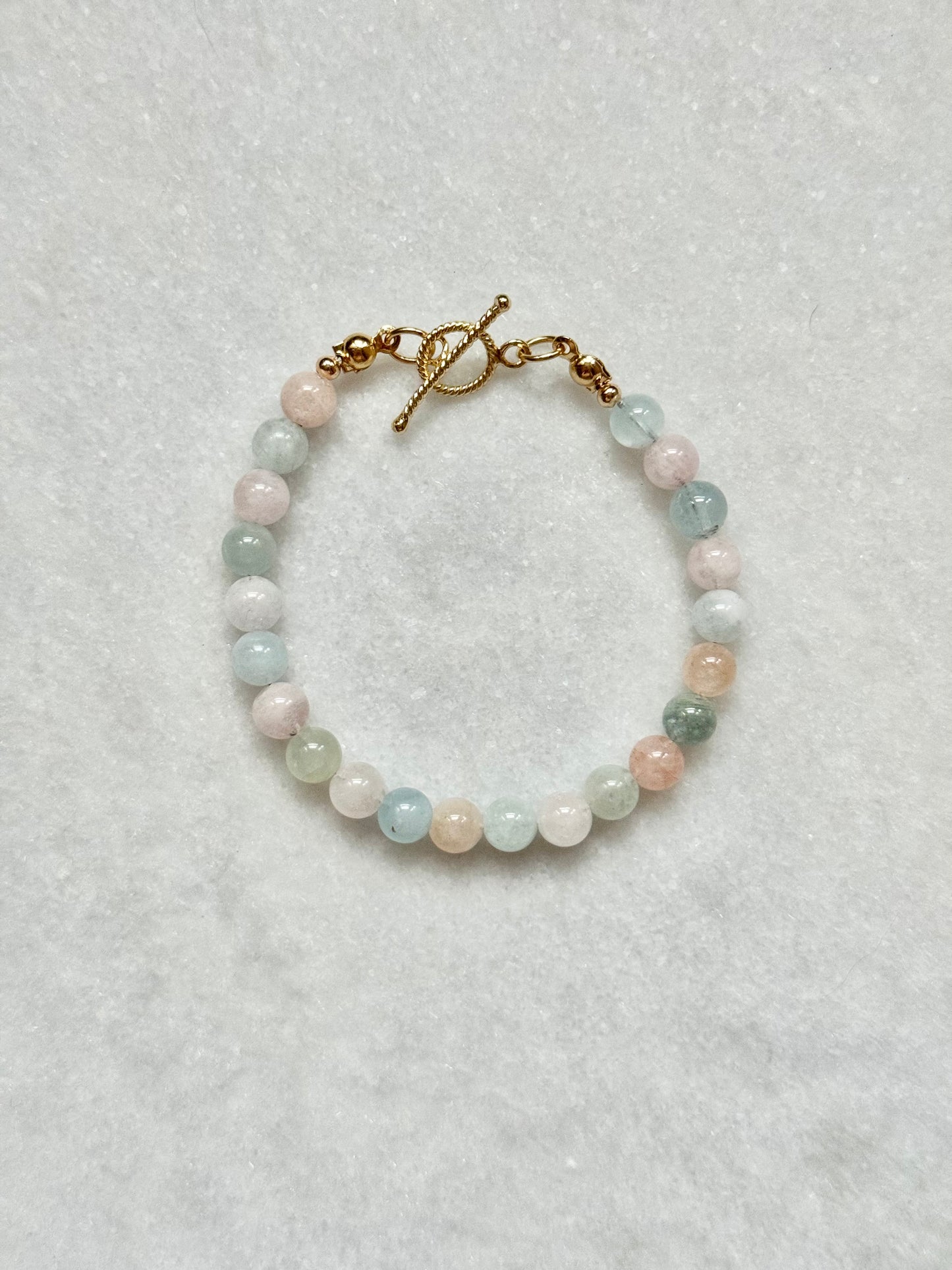 Armband aus rosa Opal- und Muschelperlen