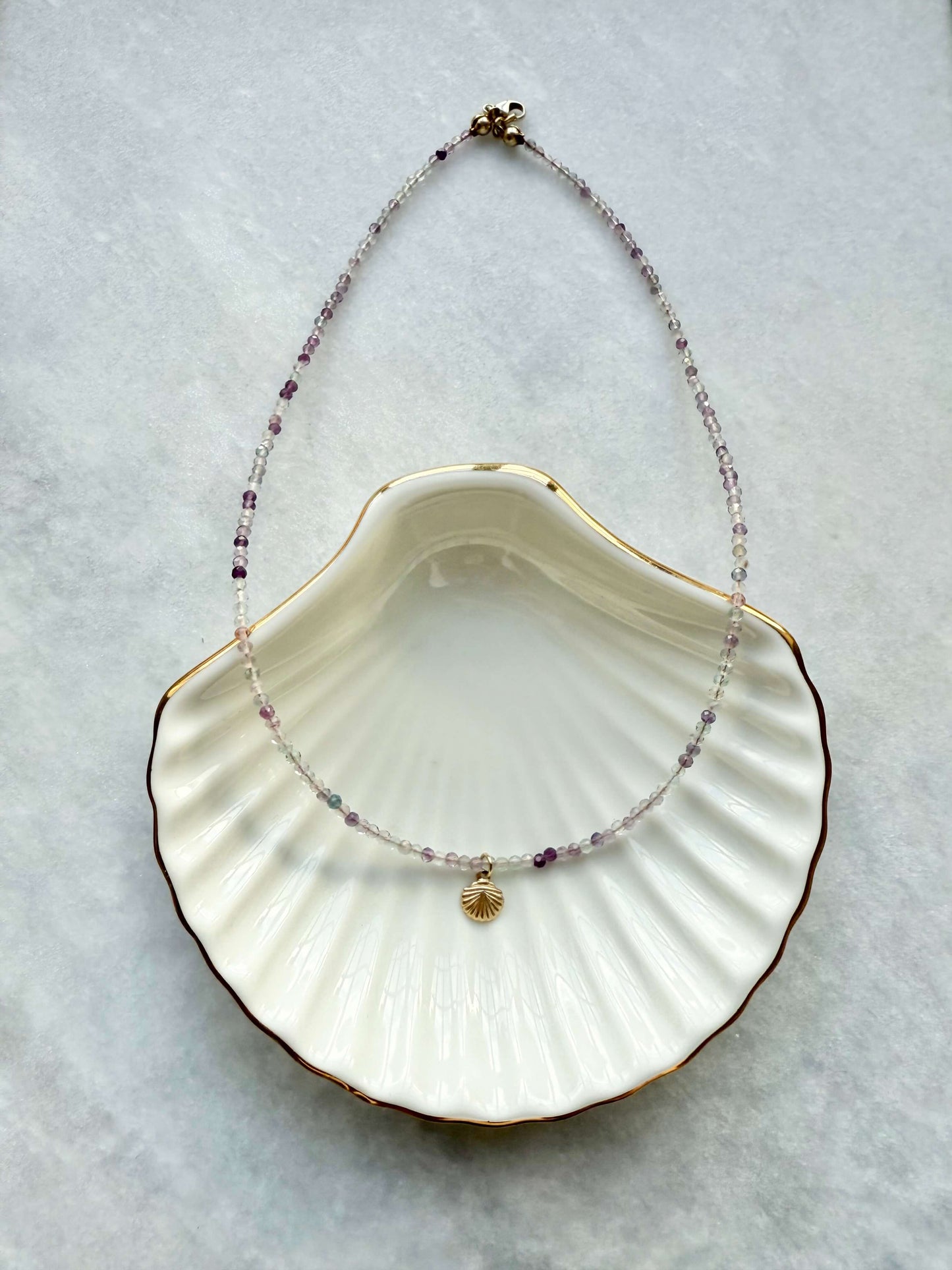 Collier Dainty Rainbow Fluorite / rempli d’or