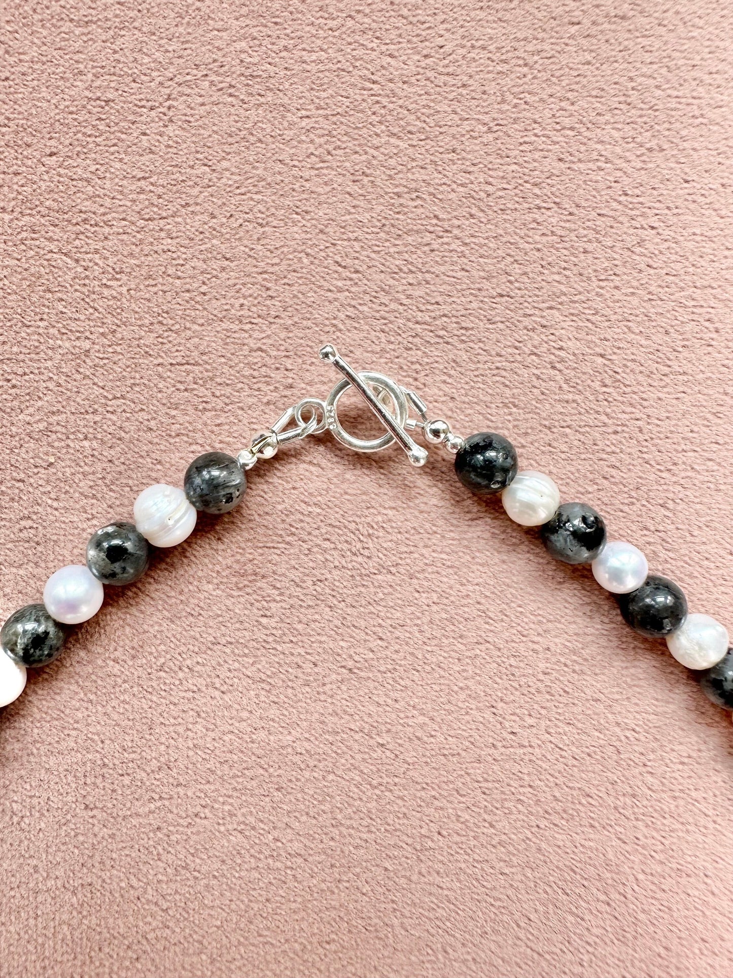 Black & White Pearl Gemstone Necklace