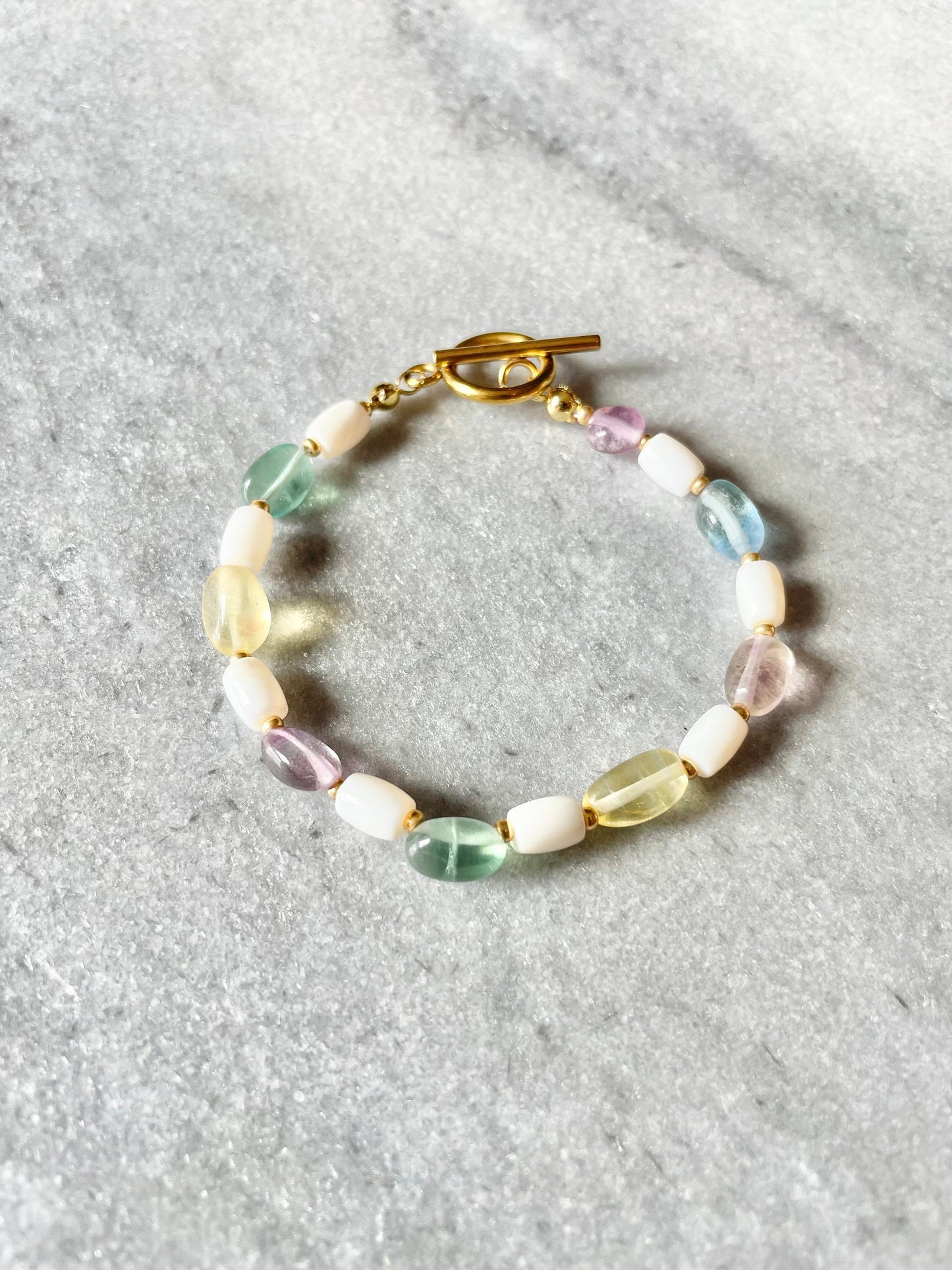 Bracelet de bonbons en fluorite arc-en-ciel