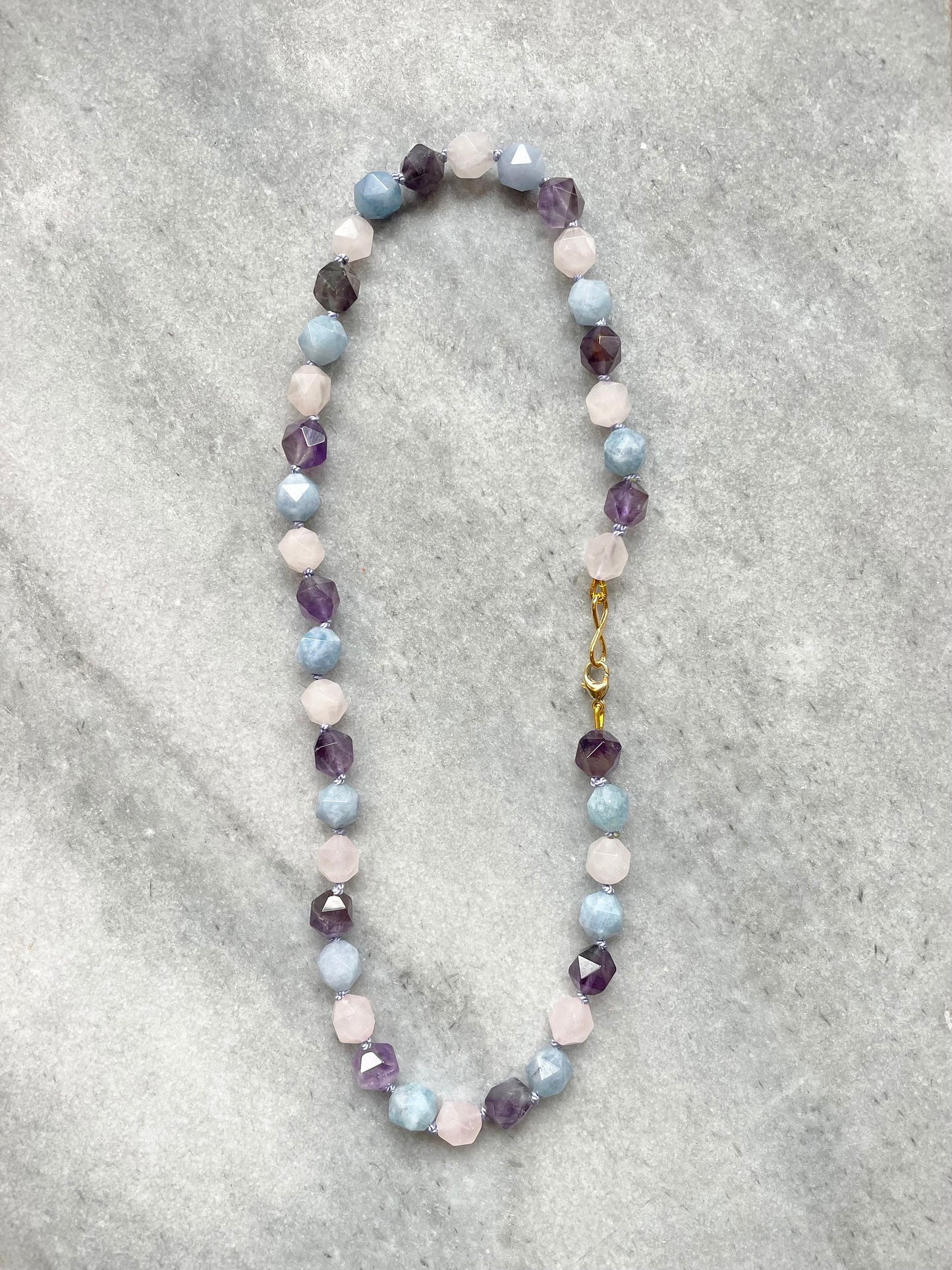 Collier de pierres précieuses nouées en soie Summer Night